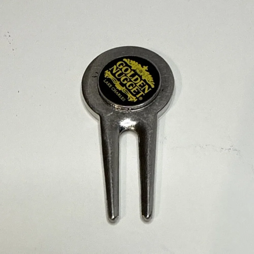 Vintage Golden Nugget The Country Club Magnetic Ball Divot Repair & Ball Marker